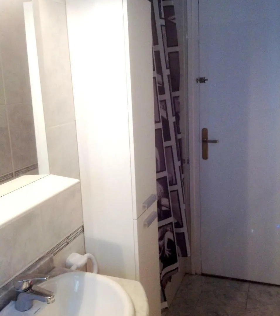 Apartment Carrer De Rodriguez Pomatta 0*, サロウ